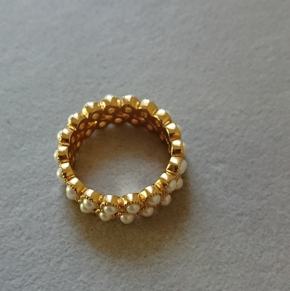 Elegant faux Pearl bezel Gold tone Ring size 8 - Picture 6 of 10